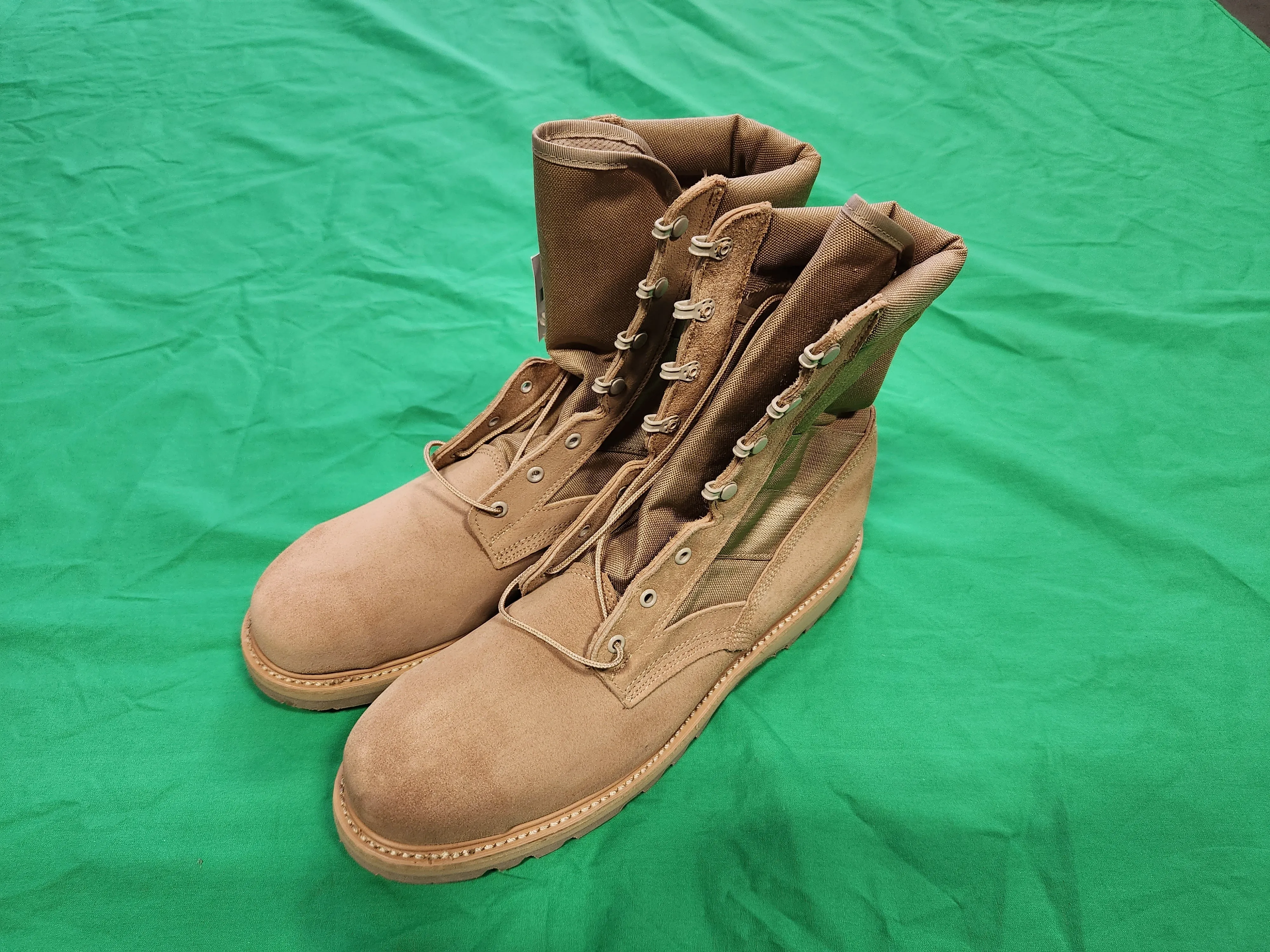 Thorogood Steel Toe Boot, Hot Weather, Desert Tan, 16R - New/Open Box